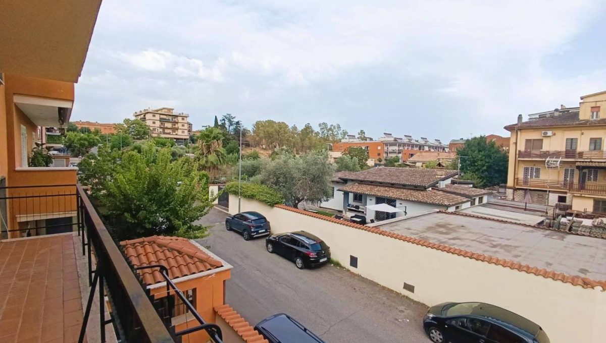 Appartamento in vendita via Gualtieri Sicamino, Roma