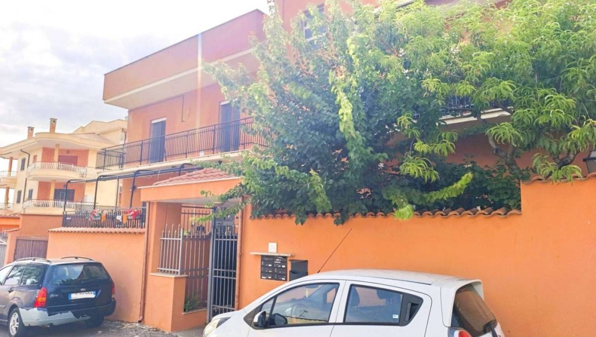 Appartamento in vendita via Gualtieri Sicamino, Roma