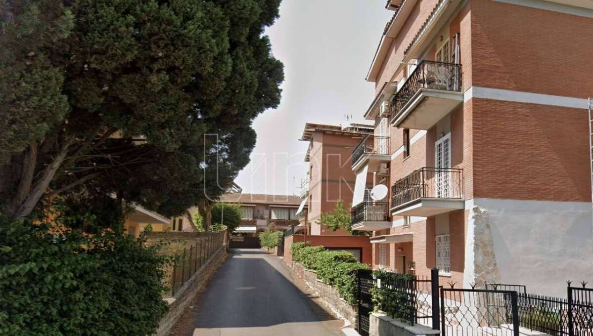 Appartamento in vendita in via Al Sesto Miglio, Roma