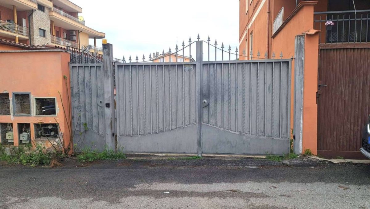 Appartamento in vendita via Gualtieri Sicamino, Roma