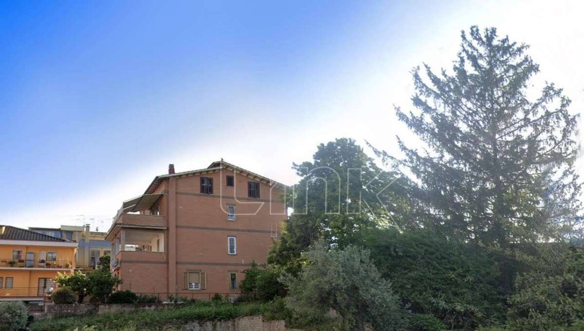 Appartamento in vendita in via Al Sesto Miglio, Roma