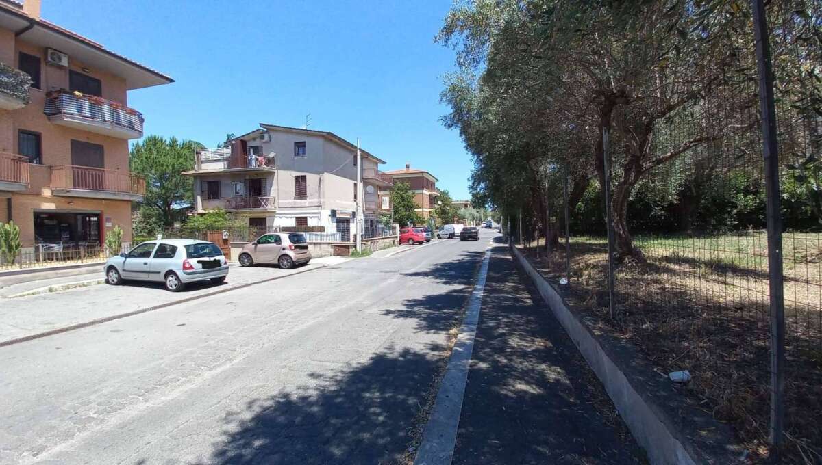 Appartamento in vendita in via Ortucchio, Roma