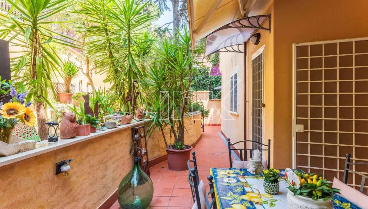 Appartamento in vendita via della Mendola, Roma