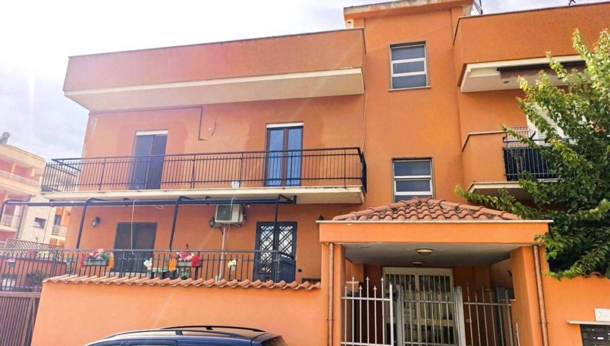 Appartamento in vendita via Gualtieri Sicamino, Roma