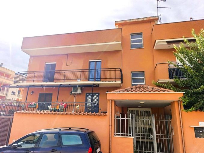 Appartamento in vendita via Gualtieri Sicamino, Roma