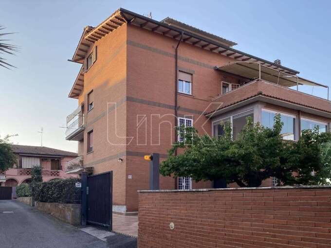 Appartamento in vendita in via Al Sesto Miglio, Roma
