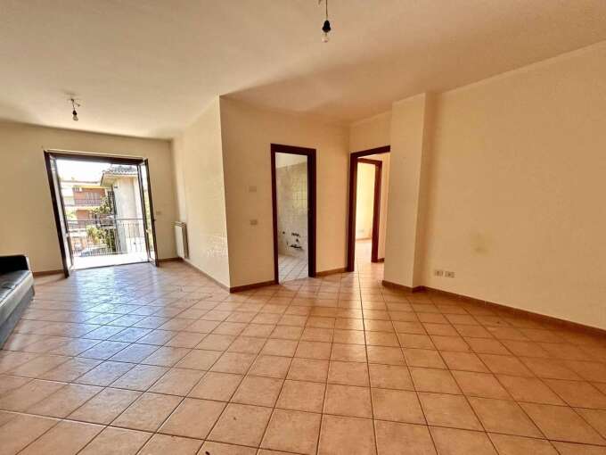 Appartamento in vendita in via Ortucchio, Roma