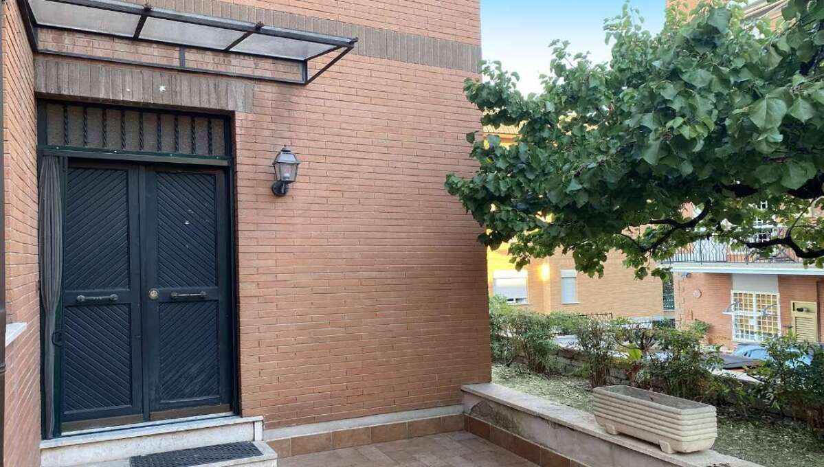 Appartamento in vendita in via Al Sesto Miglio, Roma