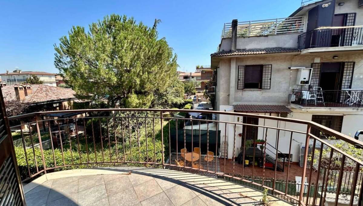 Appartamento in vendita in via Ortucchio, Roma