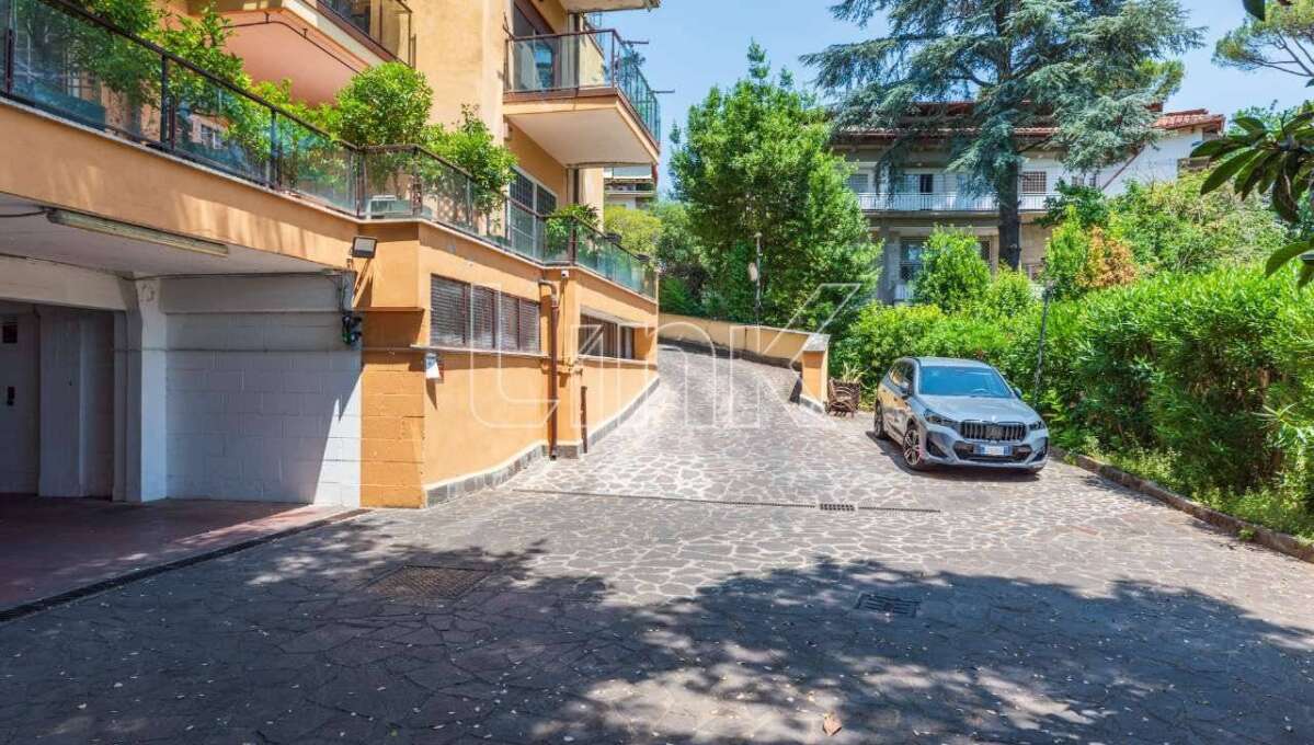 Appartamento in vendita via della Mendola, Roma