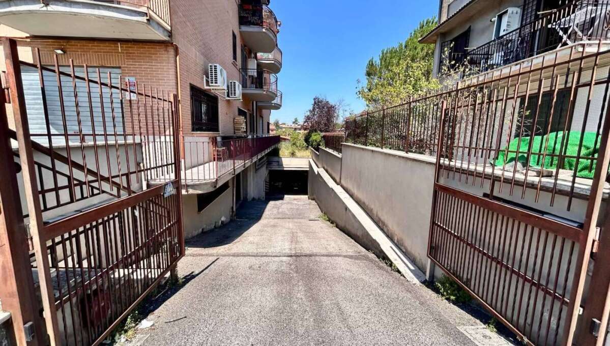 Appartamento in vendita in via Ortucchio, Roma