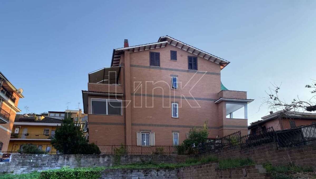 Appartamento in vendita in via Al Sesto Miglio, Roma