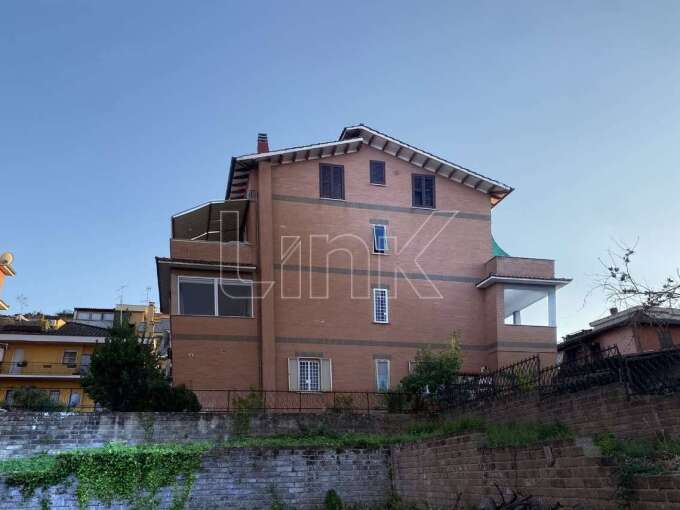 Appartamento in vendita in via Al Sesto Miglio, Roma