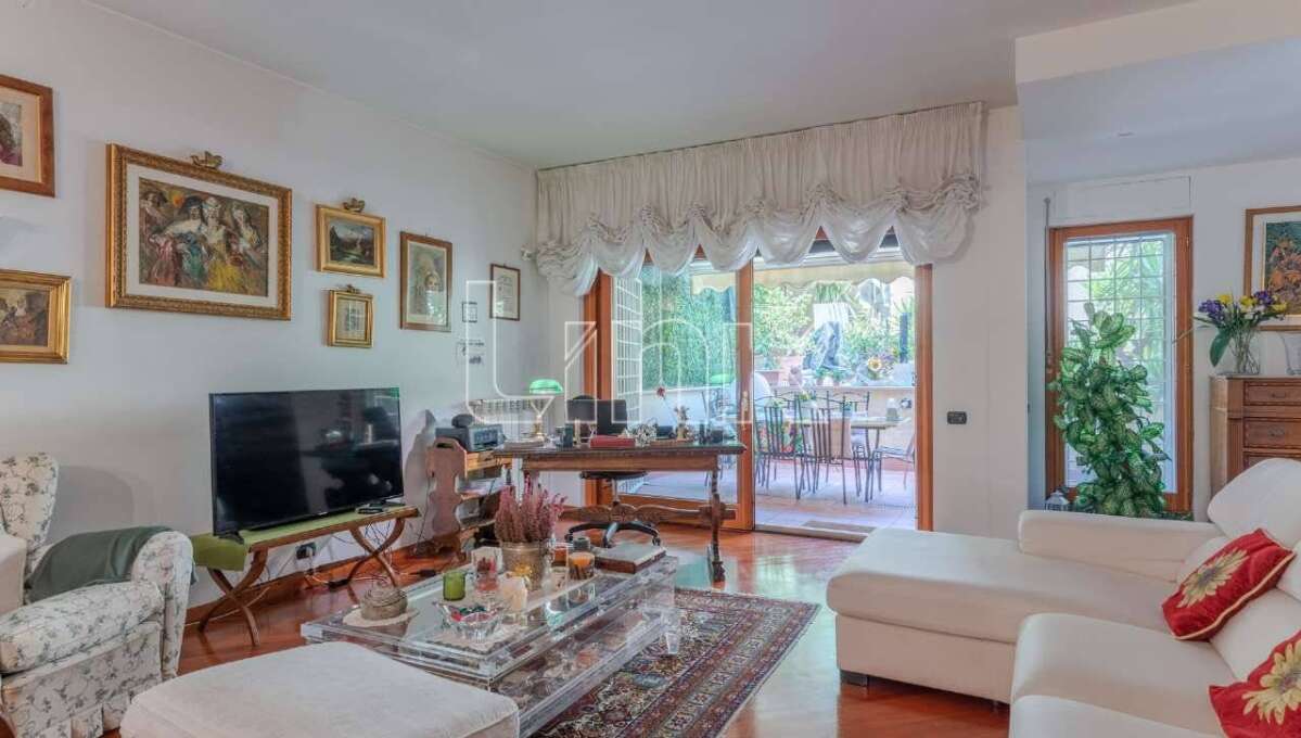 Appartamento in vendita via della Mendola, Roma