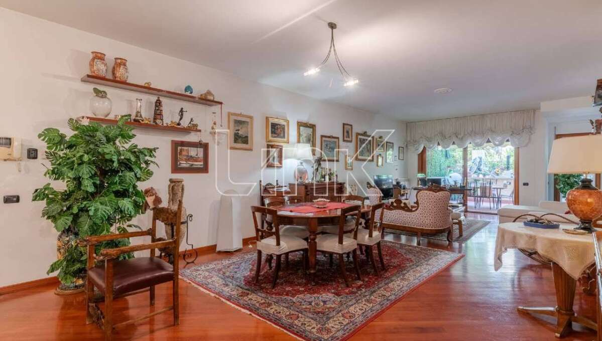 Appartamento in vendita via della Mendola, Roma