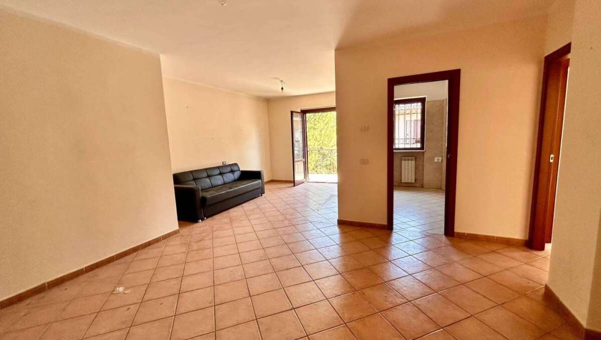 Appartamento in vendita in via Ortucchio, Roma