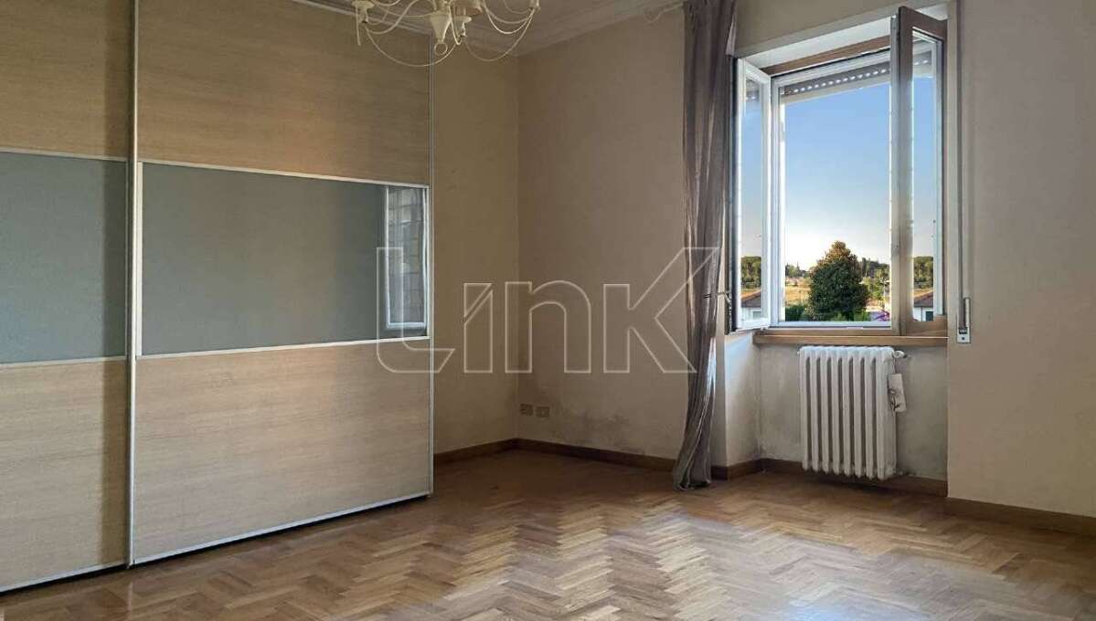 Appartamento in vendita in via Al Sesto Miglio, Roma