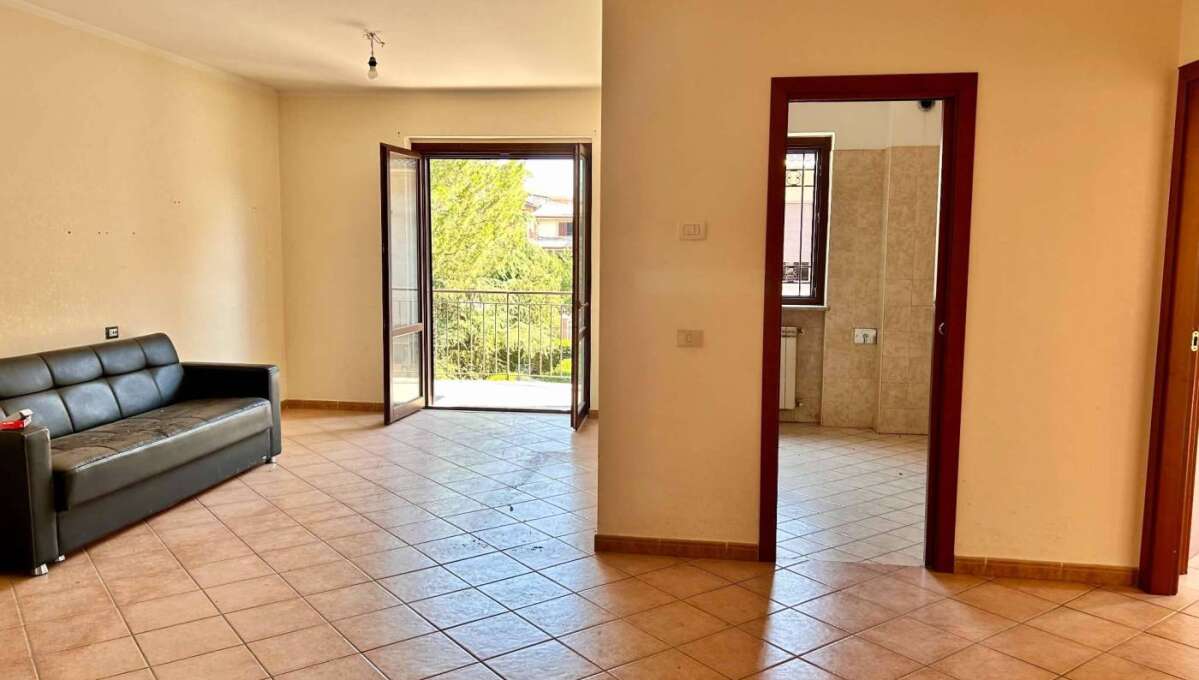 Appartamento in vendita in via Ortucchio, Roma