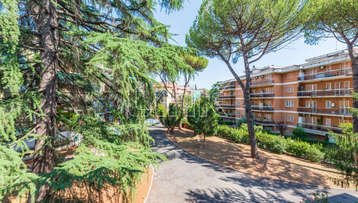 Appartamento in vendita via Antonio Silvani, Roma