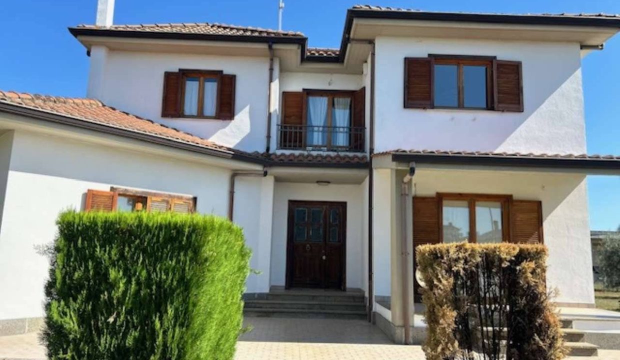 Villa in vendita via delle Rose, Lariano