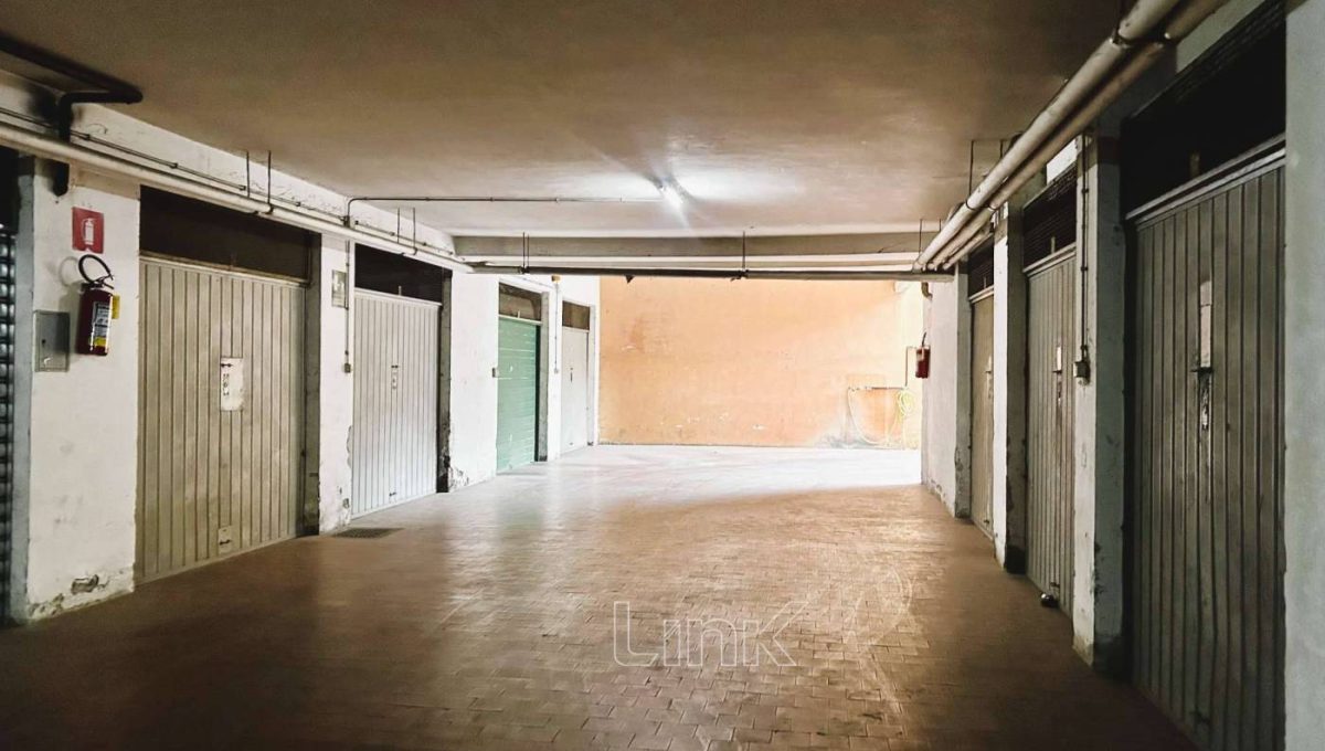 Garage o posto auto in vendita in via Girolamo Boccardo, Roma