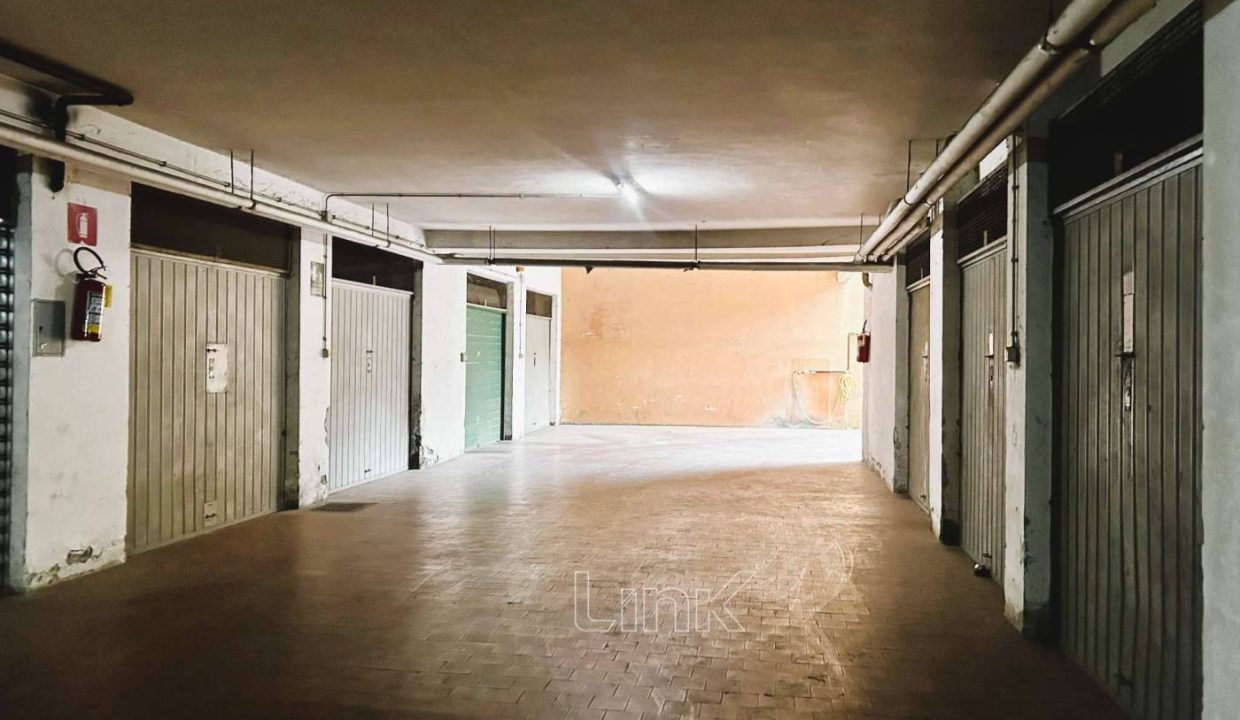 Garage o posto auto in vendita in via Girolamo Boccardo, Roma