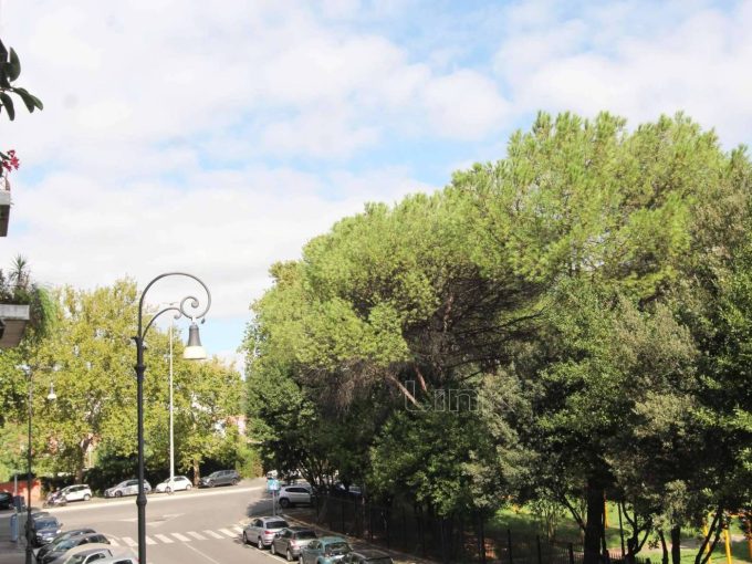 Appartamento in vendita via Antonazzo Romano, Roma