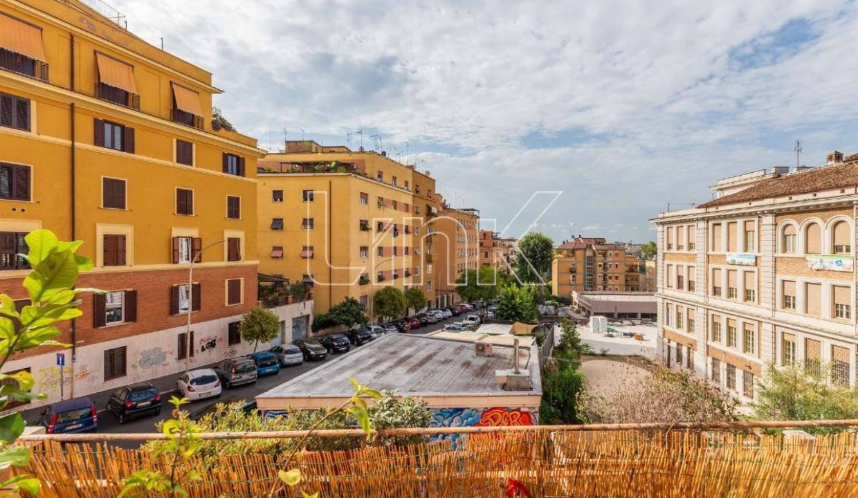 Appartamento in vendita in via Arturo Colautti, Roma