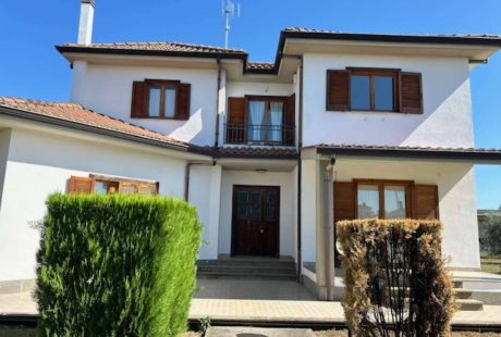 Villa in vendita via delle Rose, Lariano