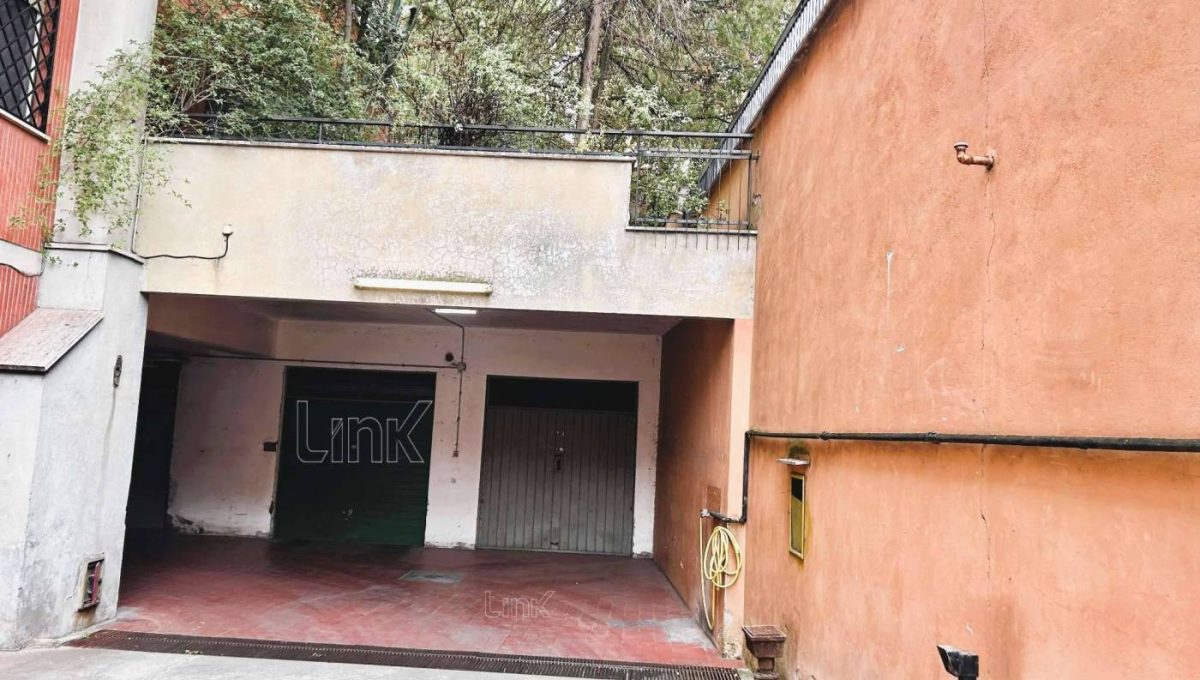 Garage o posto auto in vendita in via Girolamo Boccardo, Roma