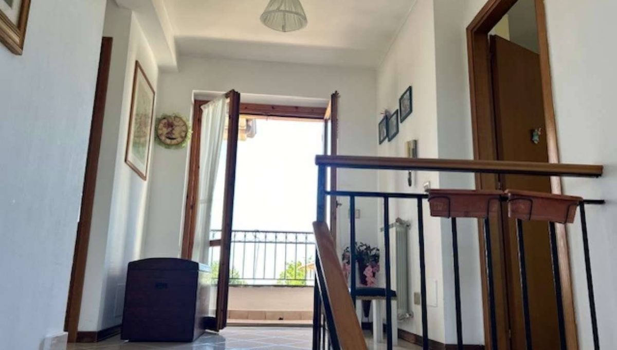 Villa in vendita via delle Rose, Lariano