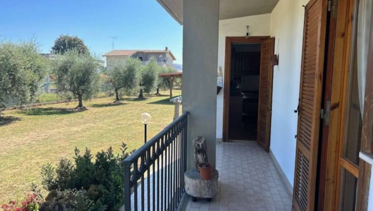 Villa in vendita via delle Rose, Lariano