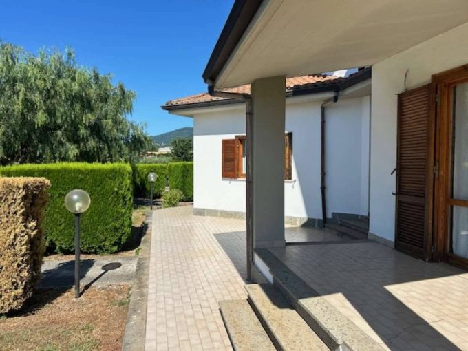 Villa in vendita via delle Rose, Lariano