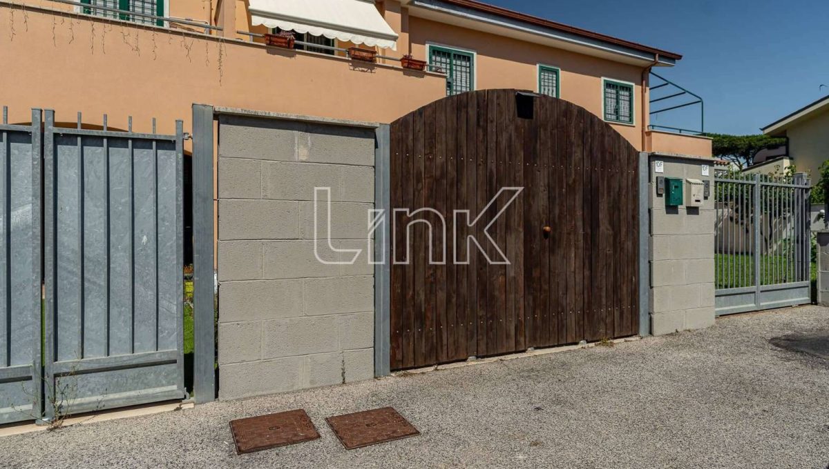 Villino a schiera in vendita via Sesia, Torvajanica