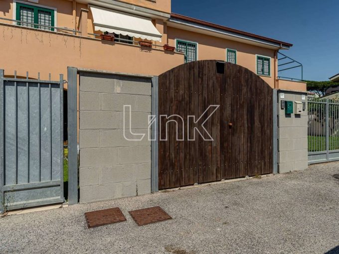 Villino a schiera in vendita via Sesia, Torvajanica