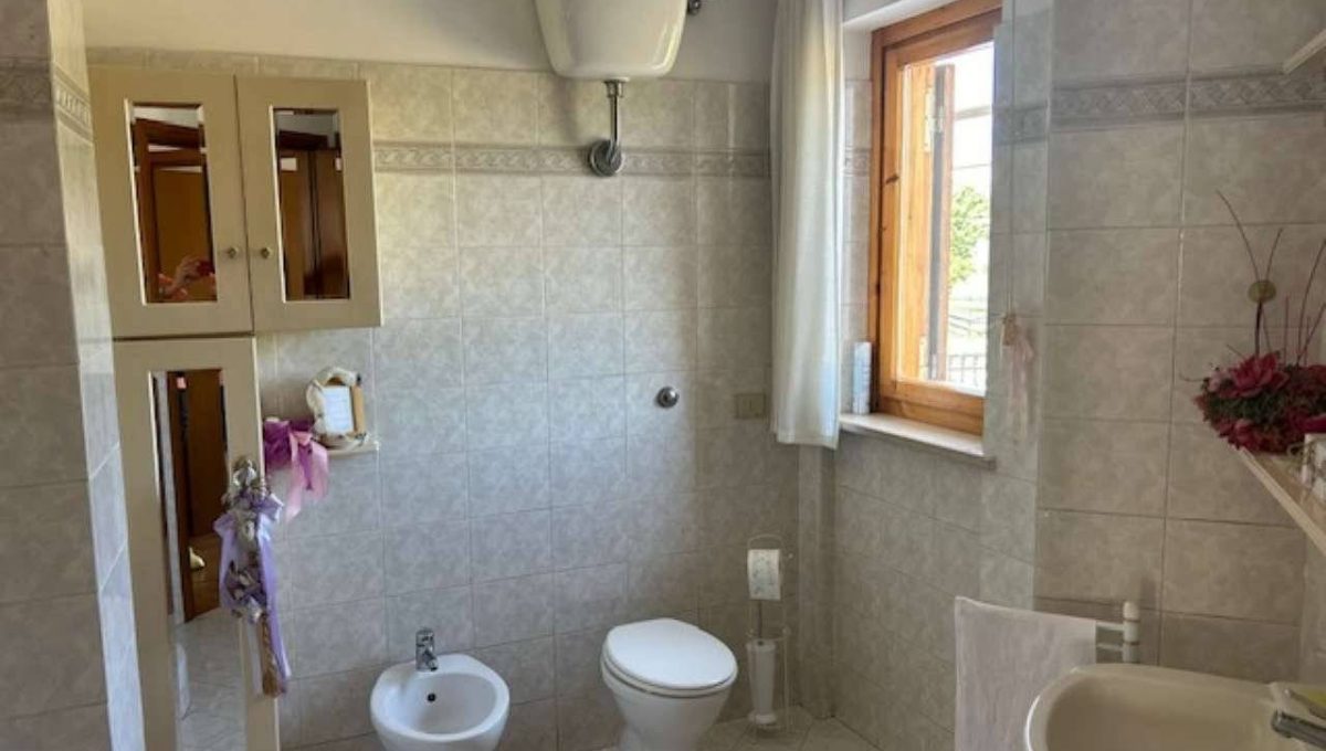 Villa in vendita via delle Rose, Lariano