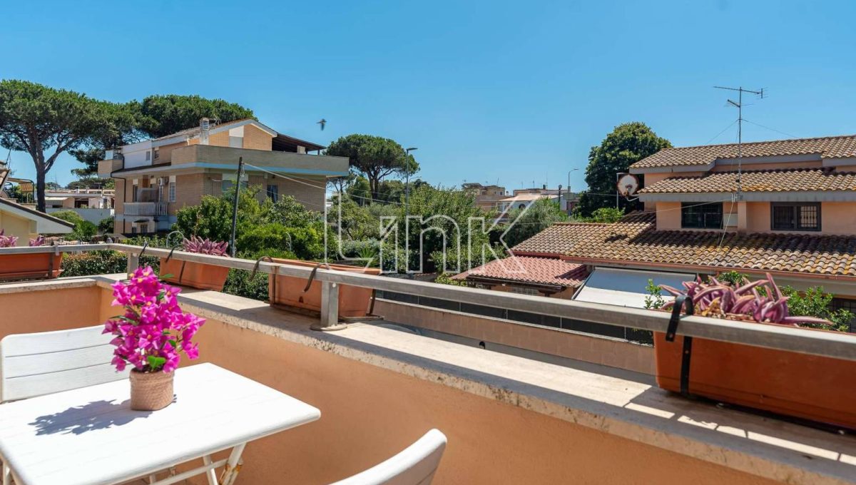 Villino a schiera in vendita via Sesia, Torvajanica