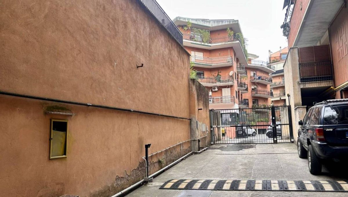 Garage o posto auto in vendita in via Girolamo Boccardo, Roma