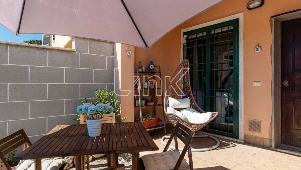Villino a schiera in vendita via Sesia, Torvajanica