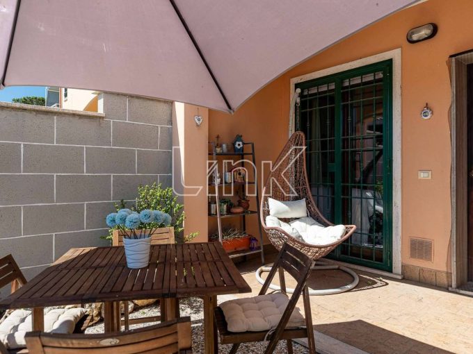 Villino a schiera in vendita via Sesia, Torvajanica