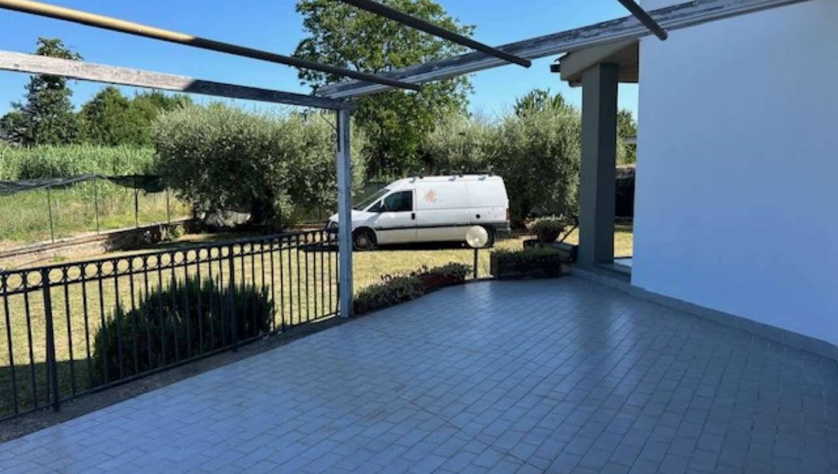 Villa in vendita via delle Rose, Lariano
