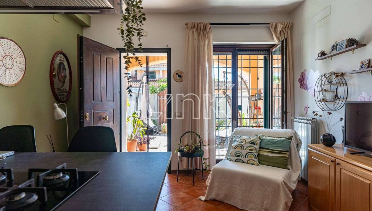 Villino a schiera in vendita via Sesia, Torvajanica