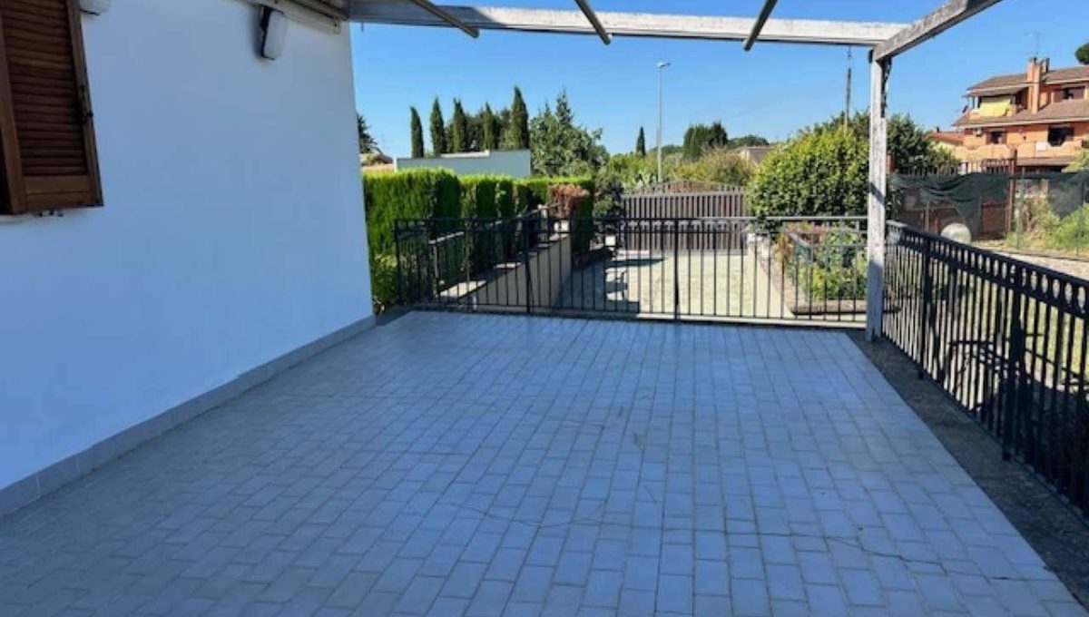 Villa in vendita via delle Rose, Lariano
