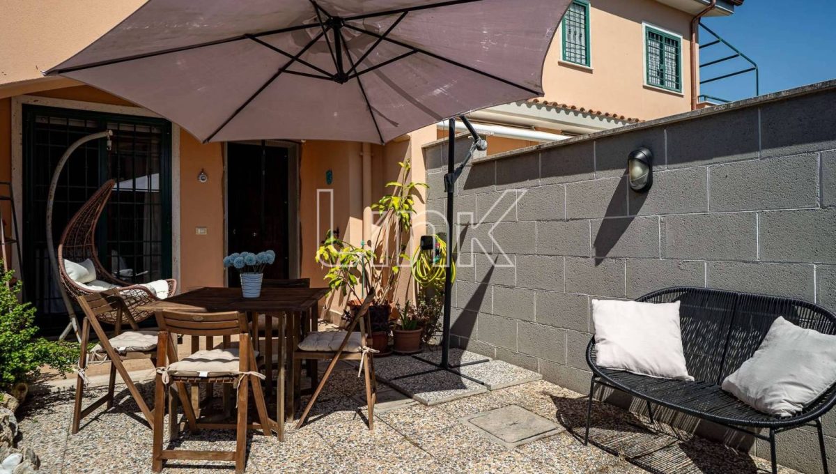 Villino a schiera in vendita via Sesia, Torvajanica