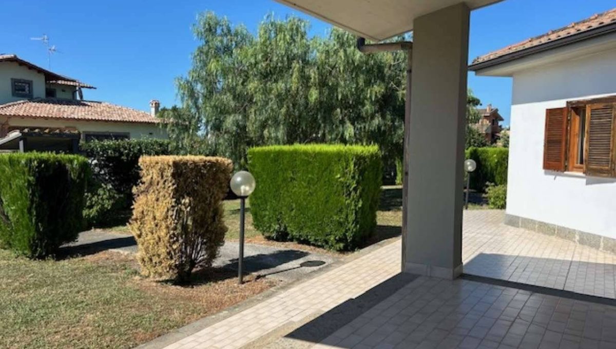 Villa in vendita via delle Rose, Lariano