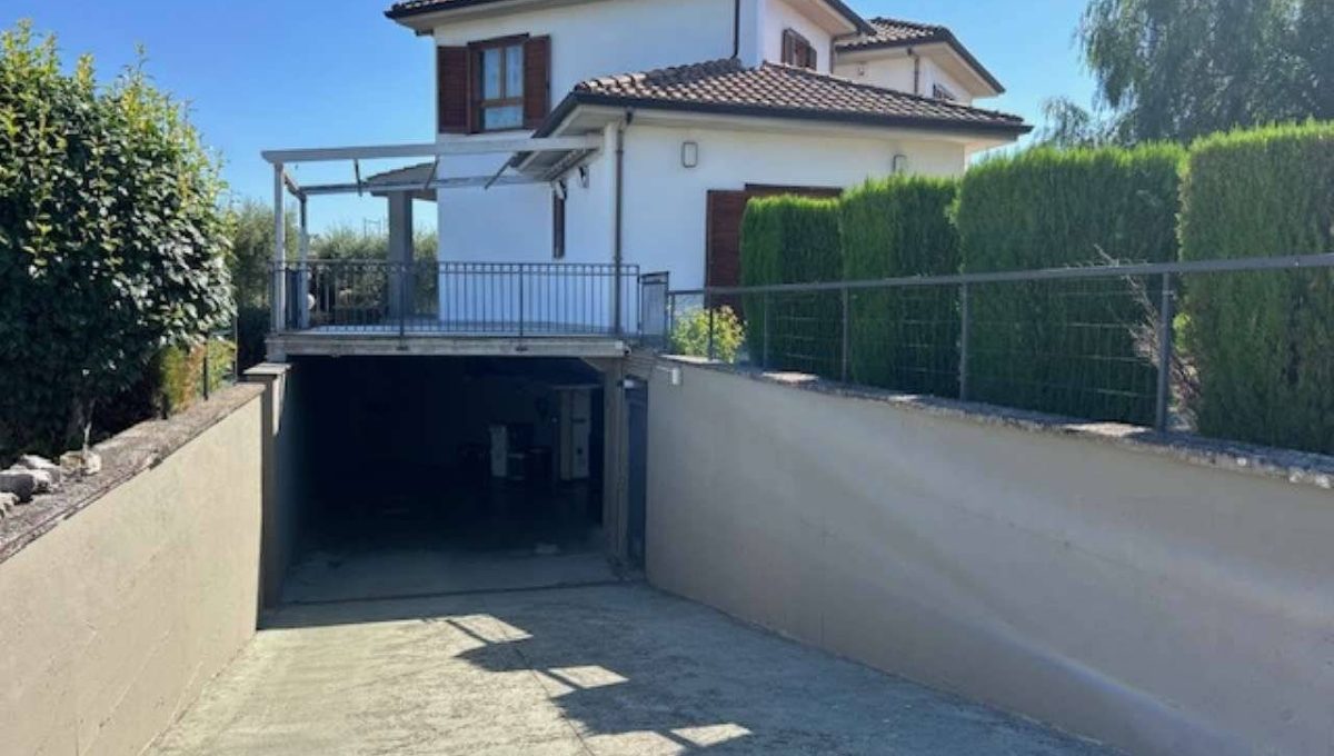 Villa in vendita via delle Rose, Lariano