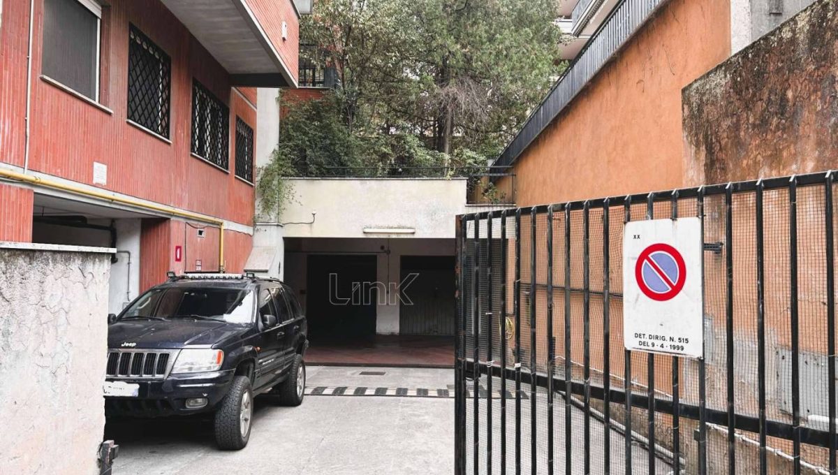 Garage o posto auto in vendita in via Girolamo Boccardo, Roma