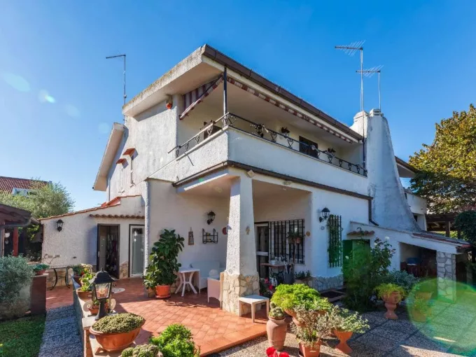 Villetta quadrifamiliare in vendita in via Casa Bianca, Marina di Cerveteri