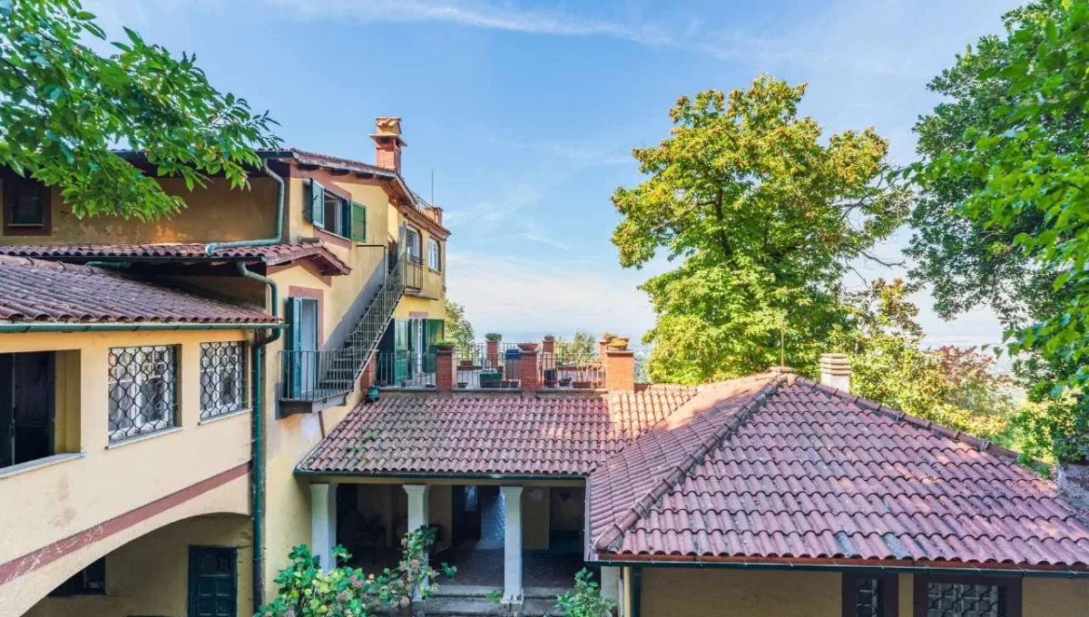 Villa unifamiliare via Ariccia, Tre Coni, Rocca di Papa