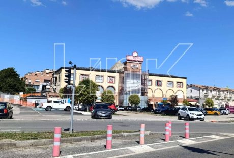 Locale commerciale in affitto via Alberto Lanna, Roma